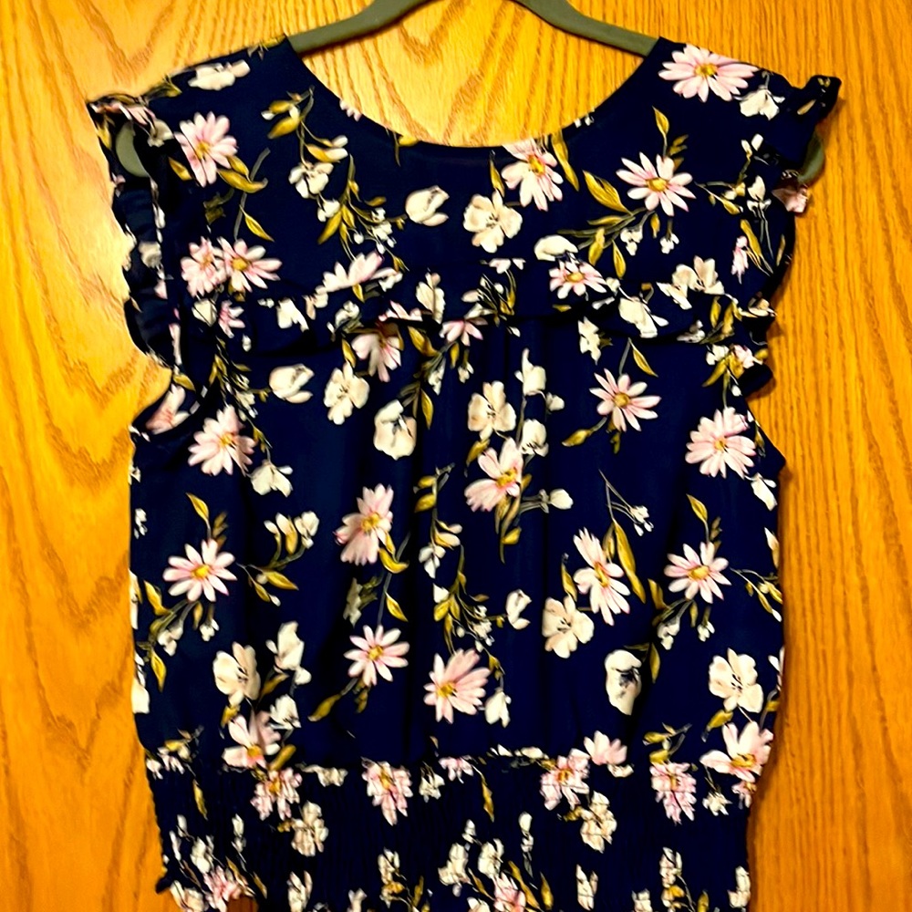 Floral, sleeveless shirt fitted waste with ruffles